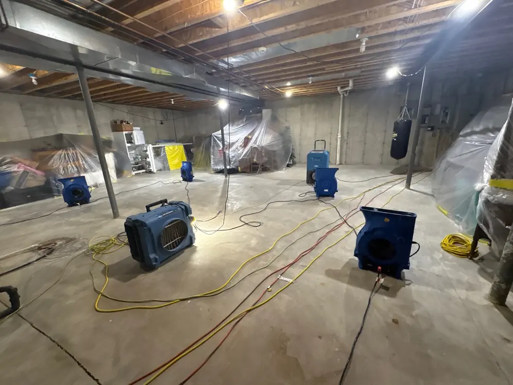 Water damage restoration crew working in Highlands, CA